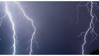 Las tormentas tendrán ráfagas intensas, ocasional caída de granizo y actividad eléctrica”.