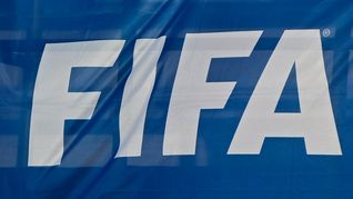 La FIFA cuenta con una cartera de siete patrocinadores globales, los incluidos en el grupo global partners, que están presentes en todos y cada uno de los torneos organizados por el organismo rector del fútbol mundial. La FIFA cuenta con una cartera de siete patrocinadores globales, los incluidos en el grupo global partners, que están presentes en todos y cada uno de los torneos organizados por el organismo rector del fútbol mundial.