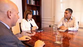 La ministra recibió al Luis Chocobar en el ministerio de Seguridad.