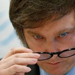 Javier Milei deberá resolver tras las elecciones la interna entre Karina y Santiago Caputo. Javier Milei deberá resolver tras las elecciones la interna entre Karina y Santiago Caputo.