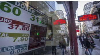 ámbito.com | El BCRA vendió u$s 210 millones para contener al dólar, que igual marcó nuevo récord de $ 31,57