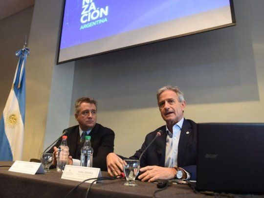 El secretario de Modernización, Andrés Ibarra y el secretario de Agroindustria, Luis Etchevehere.