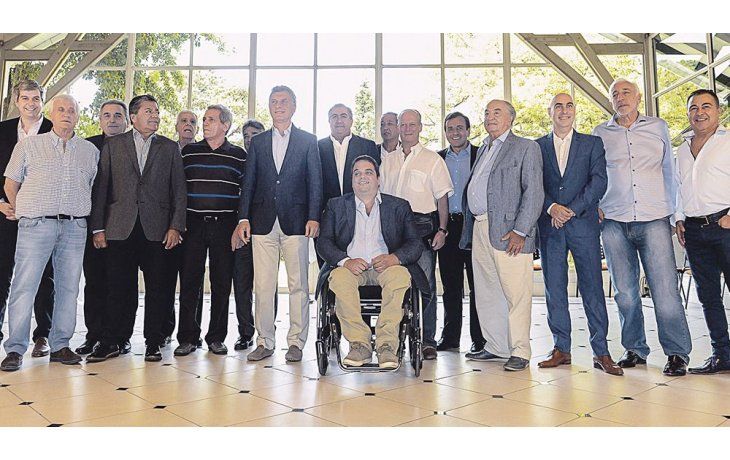 ámbito.com | Sintonía. Mauricio Macri brindó en Olivos con sindicalistas después de saldar la pelea por Ganancias. Entre otros participó la cúpula de la CGT integrada por Héctor Daer, Carlos Acuña y Juan Carlos Schmid.