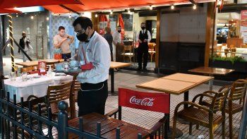 Decisión. Los restoranes y bares de diferentes ciudades de la provincia están dispuestos a abrir este fin de semana, pese a las restricciones.