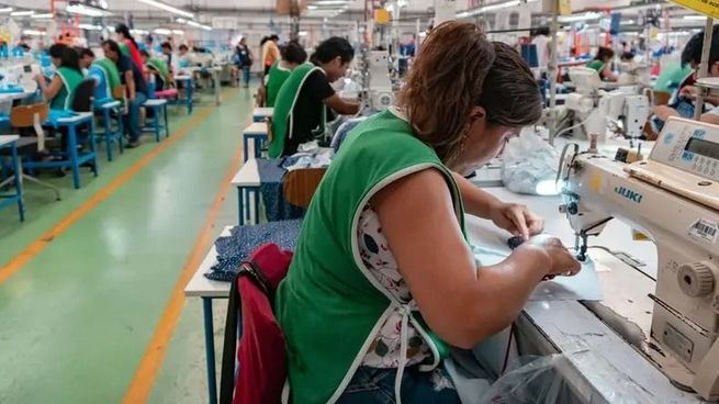 Las cámaras de indumentaria apuntaron contra el Gobierno por baja de impuestos a las importaciones