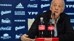 César Luis Menotti once again defended Argentine soccer clubs as non-profit civil associations and criticized the idea of Javier Milei's government to privatize them. César Luis Menotti once again defended Argentine soccer clubs as non-profit civil associations and criticized the idea of Javier Milei's government to privatize them.