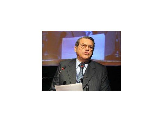 Carlos Vega.