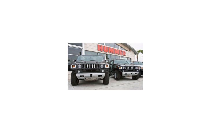 GM cierra Hummer y despide a 3.000 empleados.