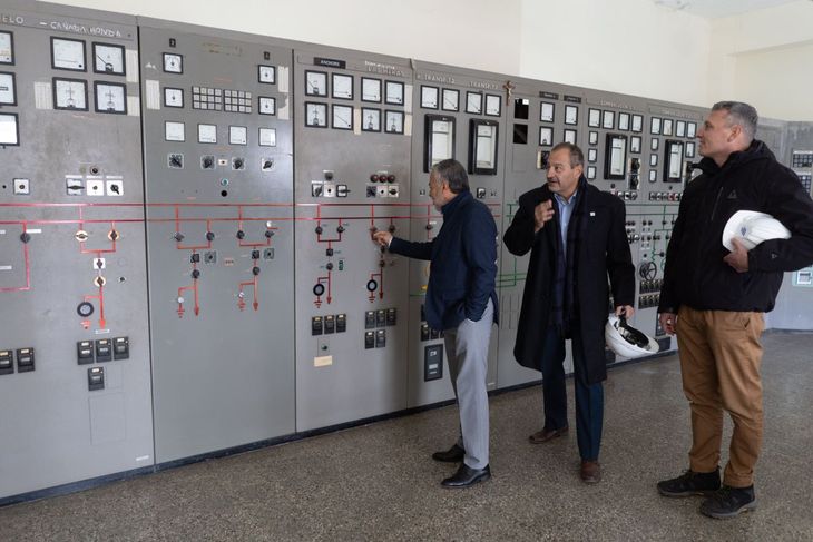 El gobernador Alfredo Cornejo recorrió las obras de la Línea de Alta Tensión Cruz de Piedra. El gobernador Alfredo Cornejo recorrió las obras de la Línea de Alta Tensión Cruz de Piedra.