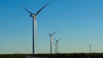 El Parque Eólico Trelew (PET) está ubicado en la localidad de Rawson, Chubut. Cuenta con 17 aerogeneradores y tiene una producción de 190.000 MWh anuales que entrega al Sistema Argentino de Interconexión (SADI).