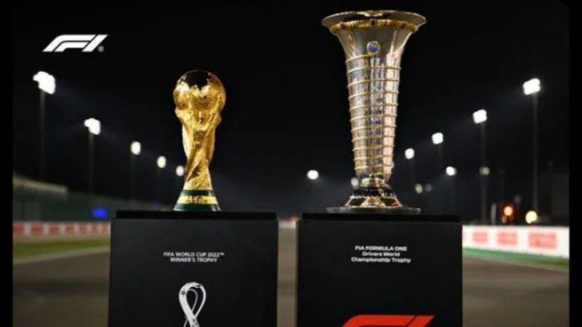 La Copa del Mundo y el trofeo de la F1 posando en Qatar