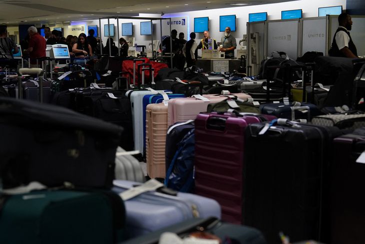 El aeropuerto de Nueva York tambi&eacute;n vio afectado su sistema de recogido de valijas.