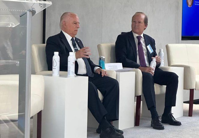 Argentina Week Nueva York. Alejandro Bulgheroni, fundador de PAE, y el secretario coordinaror de Energía y Minería, Daniel González. 