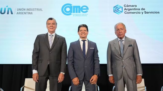 Mario Grinman (CAC), Alfredo González (CAME) y Daniel Funes de Rioja (UIA).