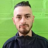 Prefectura, guardavidas, bomberos y equipos de emergencia trabajan en la zona donde fue visto por última vez, mientras la familia pide colaboración a la comunidad. Prefectura, guardavidas, bomberos y equipos de emergencia trabajan en la zona donde fue visto por última vez, mientras la familia pide colaboración a la comunidad.