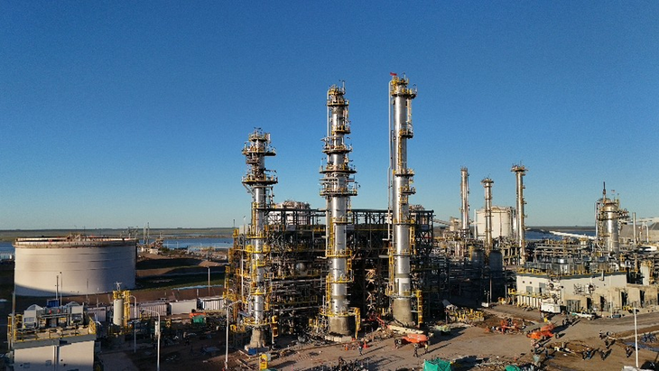 El nuevo tren de fraccionamiento de Compañía Mega en Bahía Blanca permitirá aumentar hasta un 50% la producción de líquidos de gas natural, con foco en exportaciones. El nuevo tren de fraccionamiento de Compañía Mega en Bahía Blanca permitirá aumentar hasta un 50% la producción de líquidos de gas natural, con foco en exportaciones.