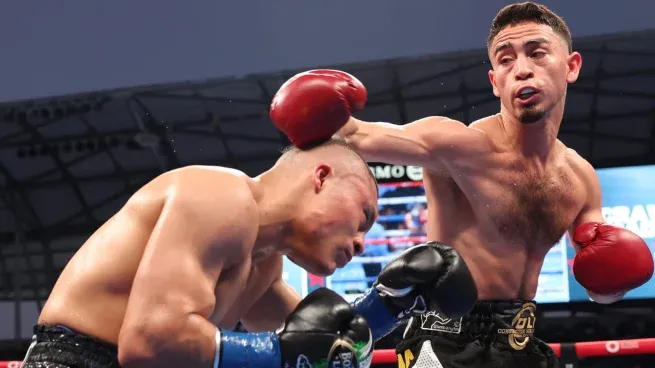 Isaac ‘Pitbull’ Cruz tuvo la primera defensa de su campeonato de los Superligeros de la AMB contra de José Valenzuela, perdiendo el cinturón cinco meses después de haberlo obtenido.