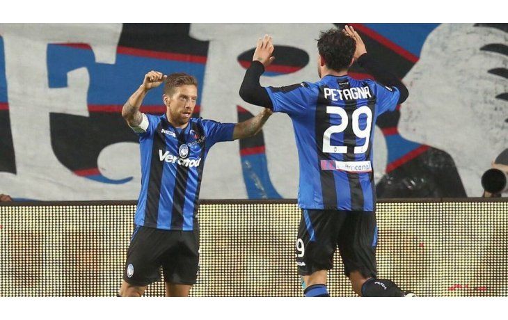Papu Gómez celebra un gol de Atalanta.