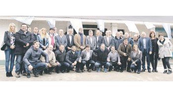 ámbito.com | CLANES . En Ituzaingó, como gesto de respaldo a Descalzo, que tuvo conflictos con la Policía y Ritondo, se juntaron delegados de todas las tribus del peronismo post K: Insaurralde, Mussi, Durañona, Ferraresi, Cascallares, Espinoza y Pereyra, entre otros.