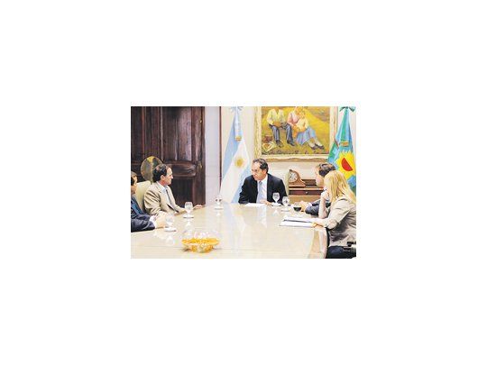 Scioli, ayer con el electo intendente de San Martín, Gabriel Katopodis, una de las sorpresas de la votación bonaerense.