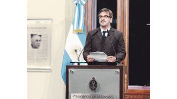Alfredo Scoccimarro anunció ayer los cambios  de gabinete. Los nuevos ministros jurarán el miércoles.