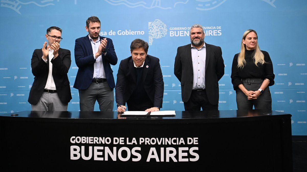 Axel Kicillof signed an agreement with Banco Provincia so that municipalities can purchase capital goods