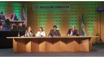ámbito.com | Carlos Iannizzotto, titular de Coninagro, lideró el congreso. Disertaron los ministros de Agroindustria de Buenos Aires, Leonardo Sarquis, de la Producción de Santa Fe, Alicia Ciciliani y el ministro de Agricultura y Ganadería de Córdoba, Sergio Busso.