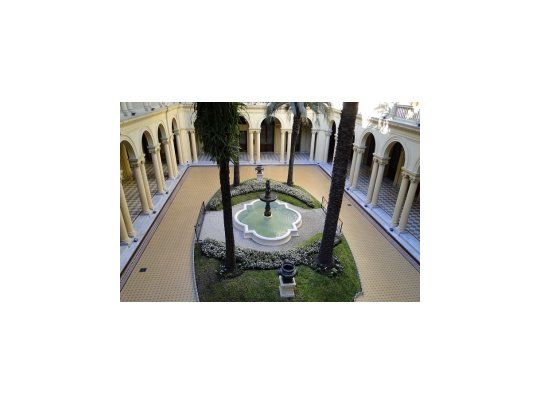El Patio de las Palmeras vacio.