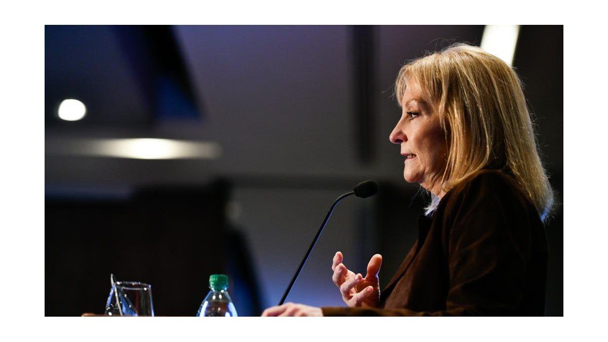 Carolina Cosse will not decide on the PIT-CNT plebiscite until the FA plenary session