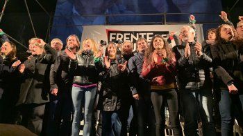 El Frente de Izquierda Unidad cerró su campaña frente al Congreso pidiendo no votar a los candidatos del FMI.&nbsp;