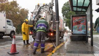 La ciudad debió desplegar 2300 agentes para un operativo por las lluvias.