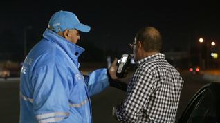 En la provincia de Buenos Aires rige la normativa de “Alcohol Cero”, que prohíbe conducir con cualquier nivel de alcohol en sangre. En la provincia de Buenos Aires rige la normativa de “Alcohol Cero”, que prohíbe conducir con cualquier nivel de alcohol en sangre.