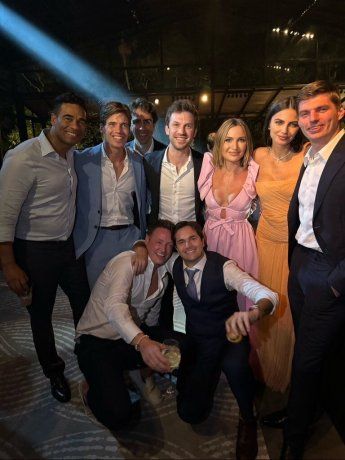 Daniel Suárez y Max Verstappen están vinculados por sus parejas sentimentales, las hermanas Julia y Kelly Piquet, hijas del legendario piloto brasileño Nelson Piquet, Se conociereon en diciembre de 2023 en la boda de Nelsinho Piquet. Daniel Suárez y Max Verstappen están vinculados por sus parejas sentimentales, las hermanas Julia y Kelly Piquet, hijas del legendario piloto brasileño Nelson Piquet, Se conociereon en diciembre de 2023 en la boda de Nelsinho Piquet.