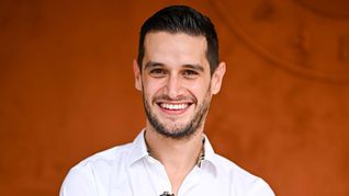 Así es la mansión de Adrián Marcelo: la puerta del Papa, sillones rojos y vistas de Monterrey Así es la mansión de Adrián Marcelo: la puerta del Papa, sillones rojos y vistas de Monterrey