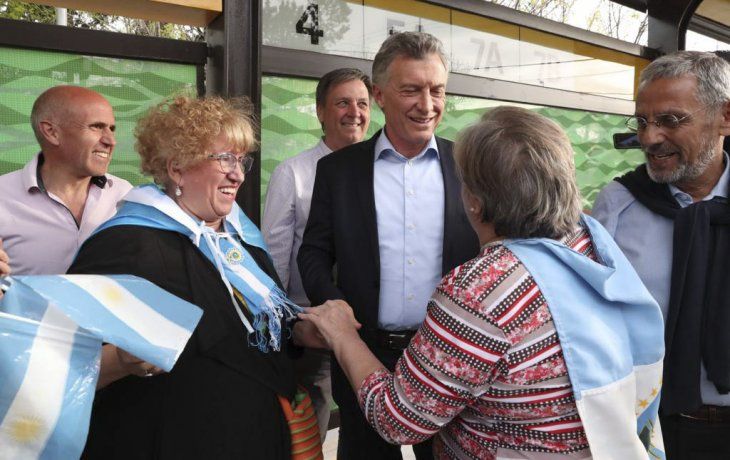 El presidente Mauricio Macri recorrió esta tarde, en la ciudad de Neuquén, el primer Metrobus Patagónico.&nbsp;