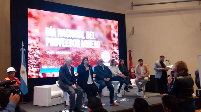 Fernanda Ávila y&nbsp;De Mendiguren participaron de la 2° edición del encuentro anual de pequeños y medianos prestadores de bienes y servicios para la minería.