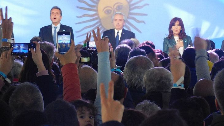 Unidad. La foto de Sergio Massa, Alberto Fernández y Cristina Fernández de Kirchner en la inaguración del Gasoducto Néstor Kirchner en Saliqueló. Unidad. La foto de Sergio Massa, Alberto Fernández y Cristina Fernández de Kirchner en la inaguración del Gasoducto Néstor Kirchner en Saliqueló.