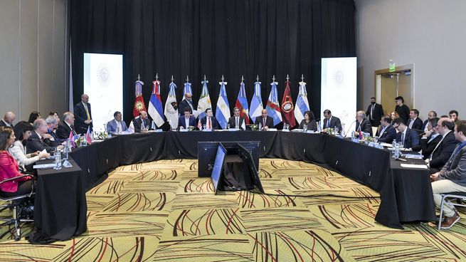 El decimotercer encuentro de los gobernadores del Norte Grande, en Chaco y con presencias nacionales.