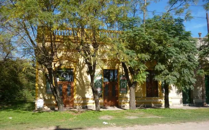 Después de comer, el pueblo invita a recorrer su estación, la capilla y sus calles tranquilas. Después de comer, el pueblo invita a recorrer su estación, la capilla y sus calles tranquilas.