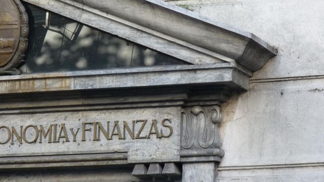 El Ministerio de Economía y Finanzas emitió deuda equivalente a 41,3 millones de dólares en el mercado uruguayo.