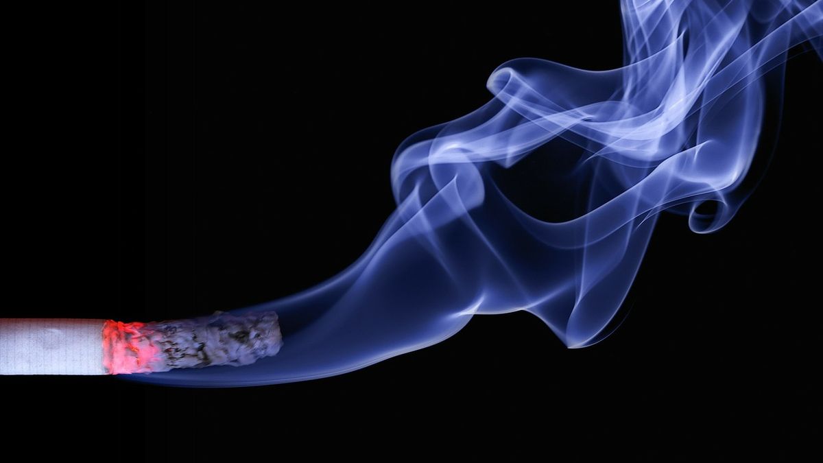 Tabaquismo en hombres: fumar implica un 37% más de riesgo de fracturas