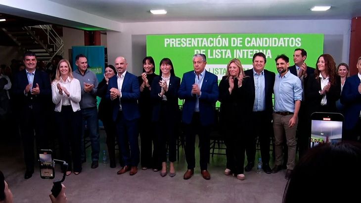 Rolando Figueroa presentó sus candidatos para competir en la interna del oficialismo neuquino. Rolando Figueroa presentó sus candidatos para competir en la interna del oficialismo neuquino.