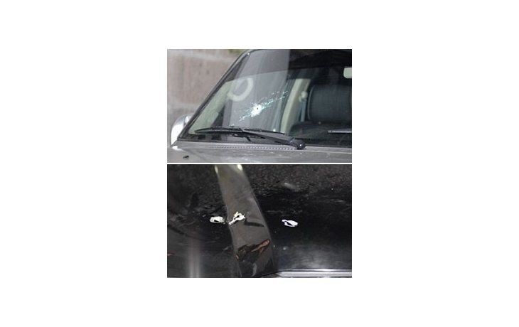 La Nissan Patrol que utilizó el Ejército para liberarlo del Hospital policial tiene cuatro impactos de bala de alto calibre. El parabrisas blindado evitó que uno de los tiros alcance al mandatario, que viajó en ese lugar.