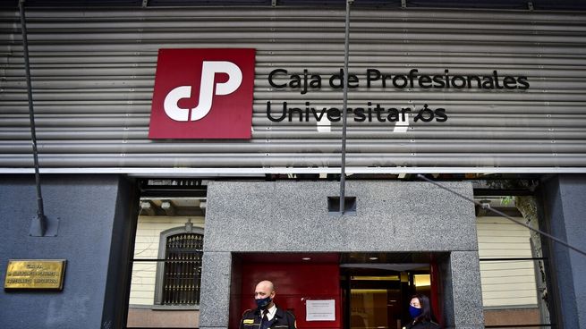 El gobierno enviará un proyecto al Parlamento uruguayo para rescatar la Caja Profesional.