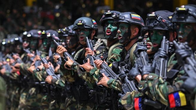 Nicolás Maduro moviliza el ejército ante amenaza de Estados Unidos.