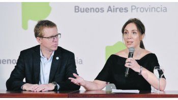ámbito.com | Realidad. Juan Curutchet y María Eugenia Vidal, ayer durante el relanzamiento de las promociones en compras en supermercados con tarjetas del Banco Provincia, reconocieron que la inflación superó las previsiones oficiales.
