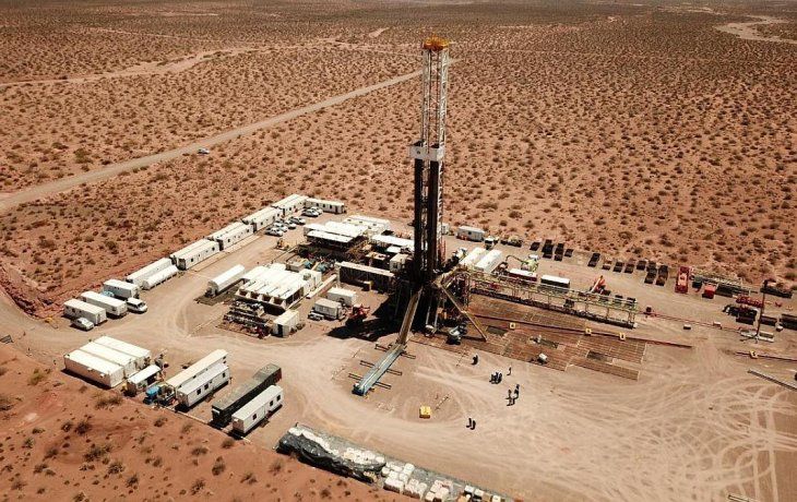 las petroleras ypf, shell y equinor se unen para sostener la actividad en vaca muerta