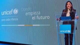 Bajo el lema Donde empieza el futuro”, y con la conducción de la periodista Carolina Amoroso, la actividad marcó el lanzamiento oficial de una nueva agenda de cooperación que busca contribuir a fortalecer políticas públicas, ampliar el acceso a servicios esenciales y reducir las desigualdades que afectan a niñas, niños y adolescentes en todo el país. Bajo el lema Donde empieza el futuro”, y con la conducción de la periodista Carolina Amoroso, la actividad marcó el lanzamiento oficial de una nueva agenda de cooperación que busca contribuir a fortalecer políticas públicas, ampliar el acceso a servicios esenciales y reducir las desigualdades que afectan a niñas, niños y adolescentes en todo el país.