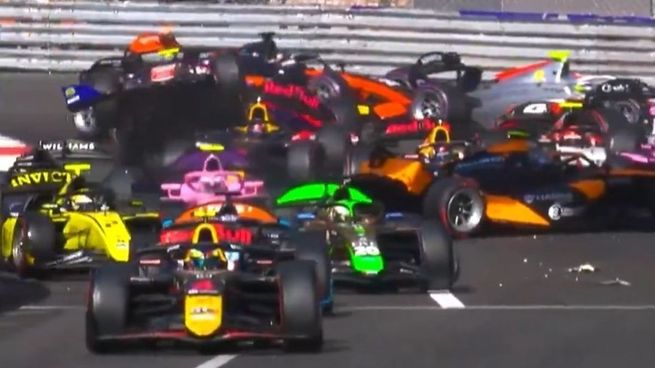 El momento del masivo choque en el Gran Premio de Mónaco de la Fórmula 2.