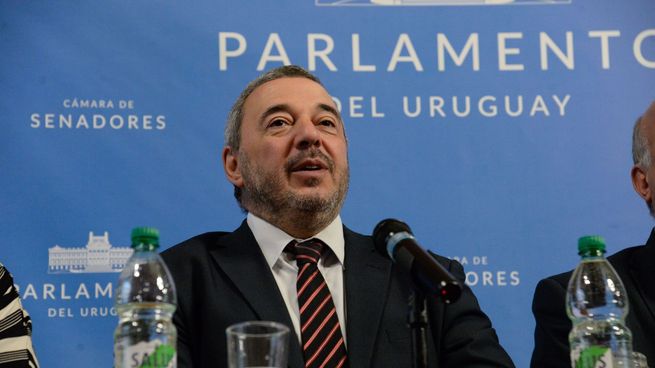 Asamblea Uruguay apoyará la precandidatura presidencial de Mario Bergara.